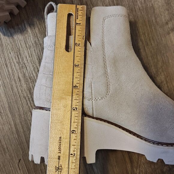 Dolce Vita Boots Womens Size 8.5 Ivory Suede Chelsea Wedge Lug Sole Pull On - Picture 16 of 16